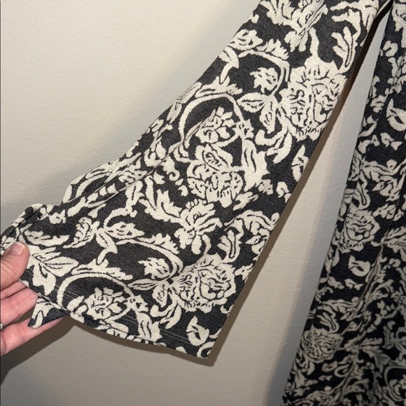 LOFT Gray and White Patterned Dress Bell Sleeves - Large - NWT. B4 - Picture 3 of 6